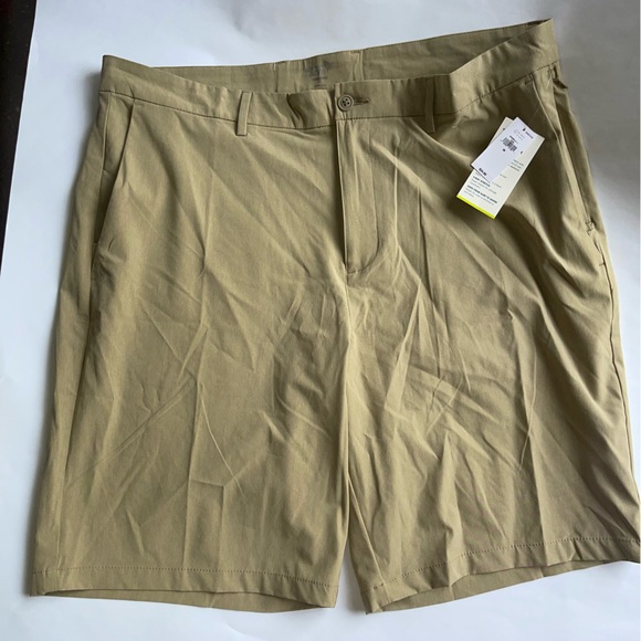 NWT Men’s Active Khaki Shorts - Picture 1 of 3